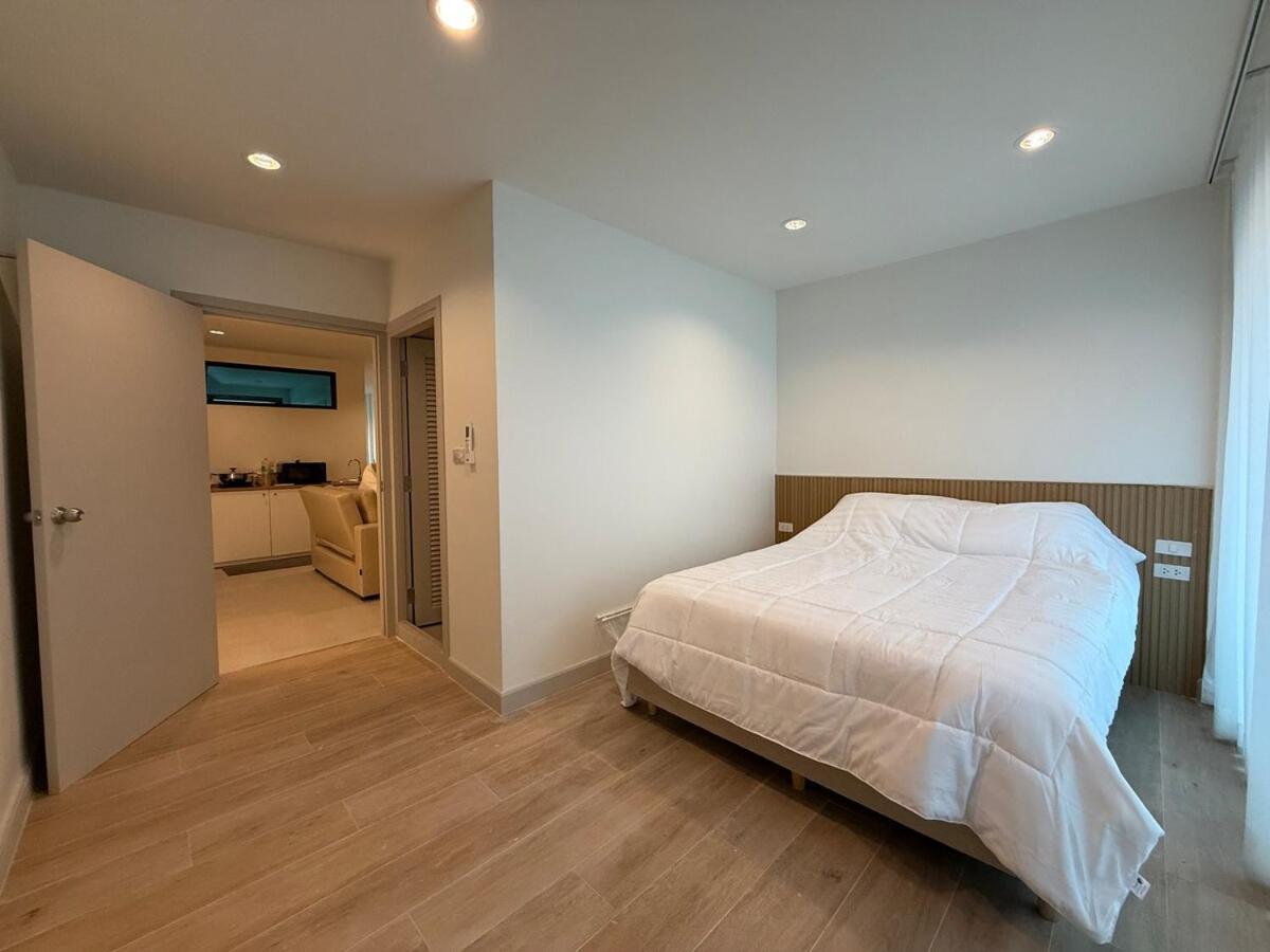 2 Bed & 2 Bath Suite, 3rd Floor Apartment