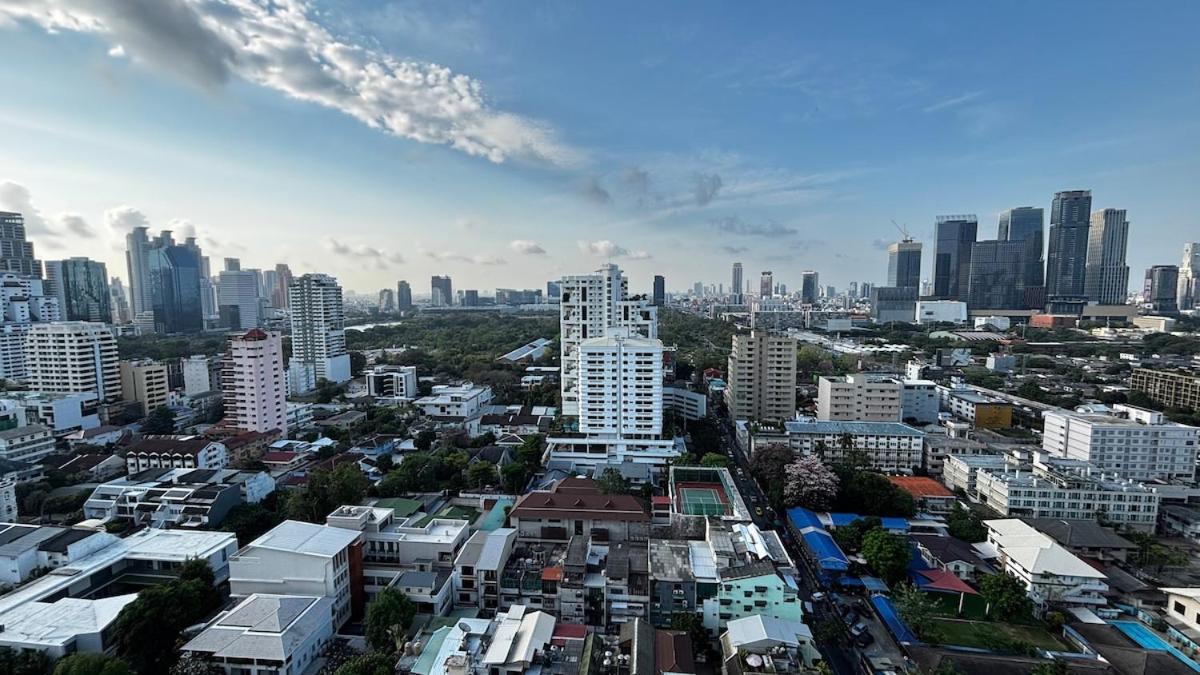 European Design With Stunning Sunset View Apartemen Bangkok