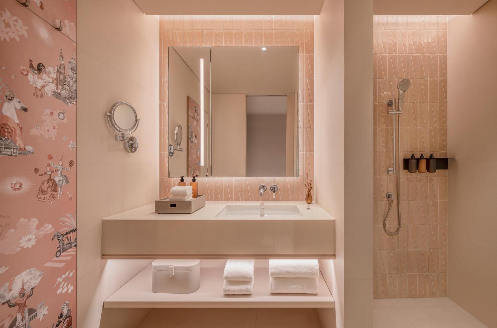 Kromo Bangkok, Curio Collection By Hilton Hotel 5*