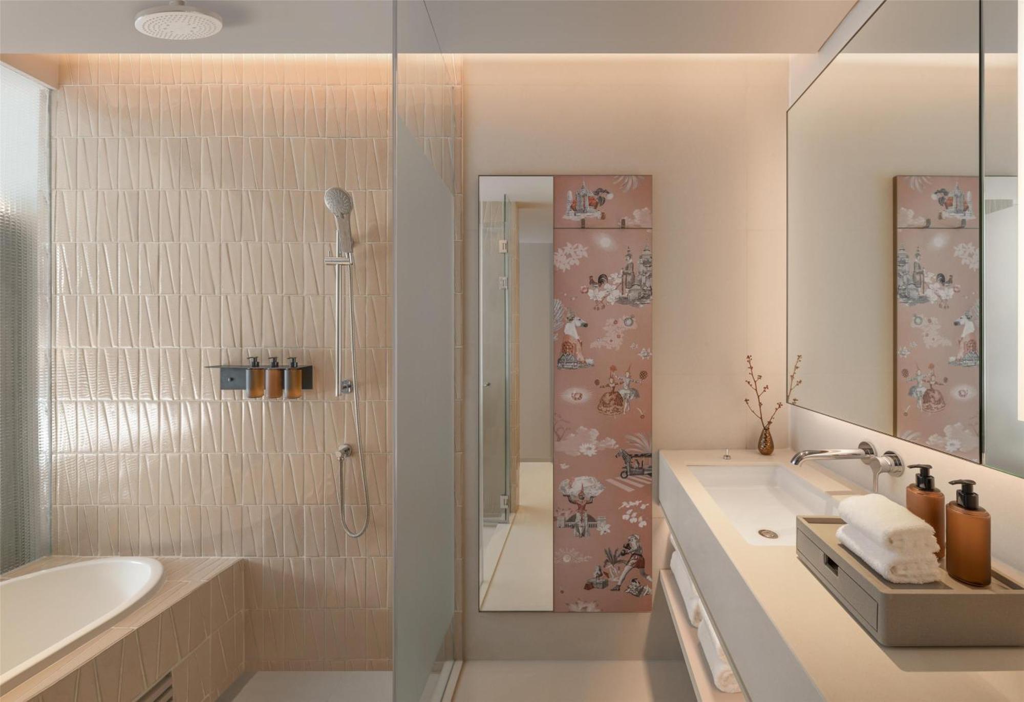 Hotel Kromo Bangkok, Curio Collection By Hilton Bangkok