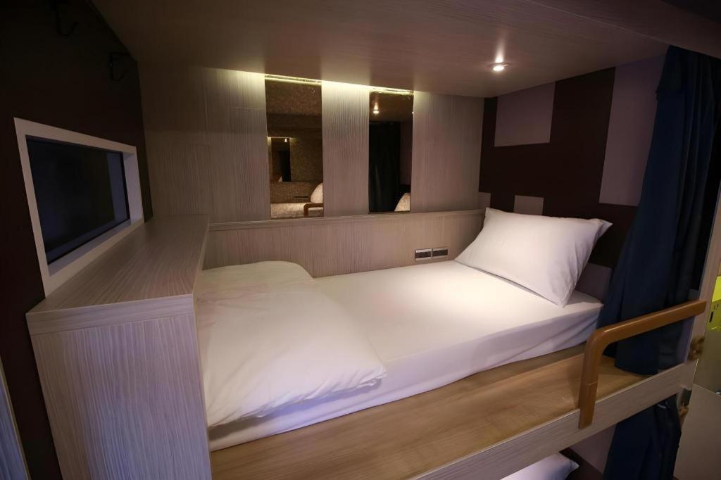 168 Hostel *