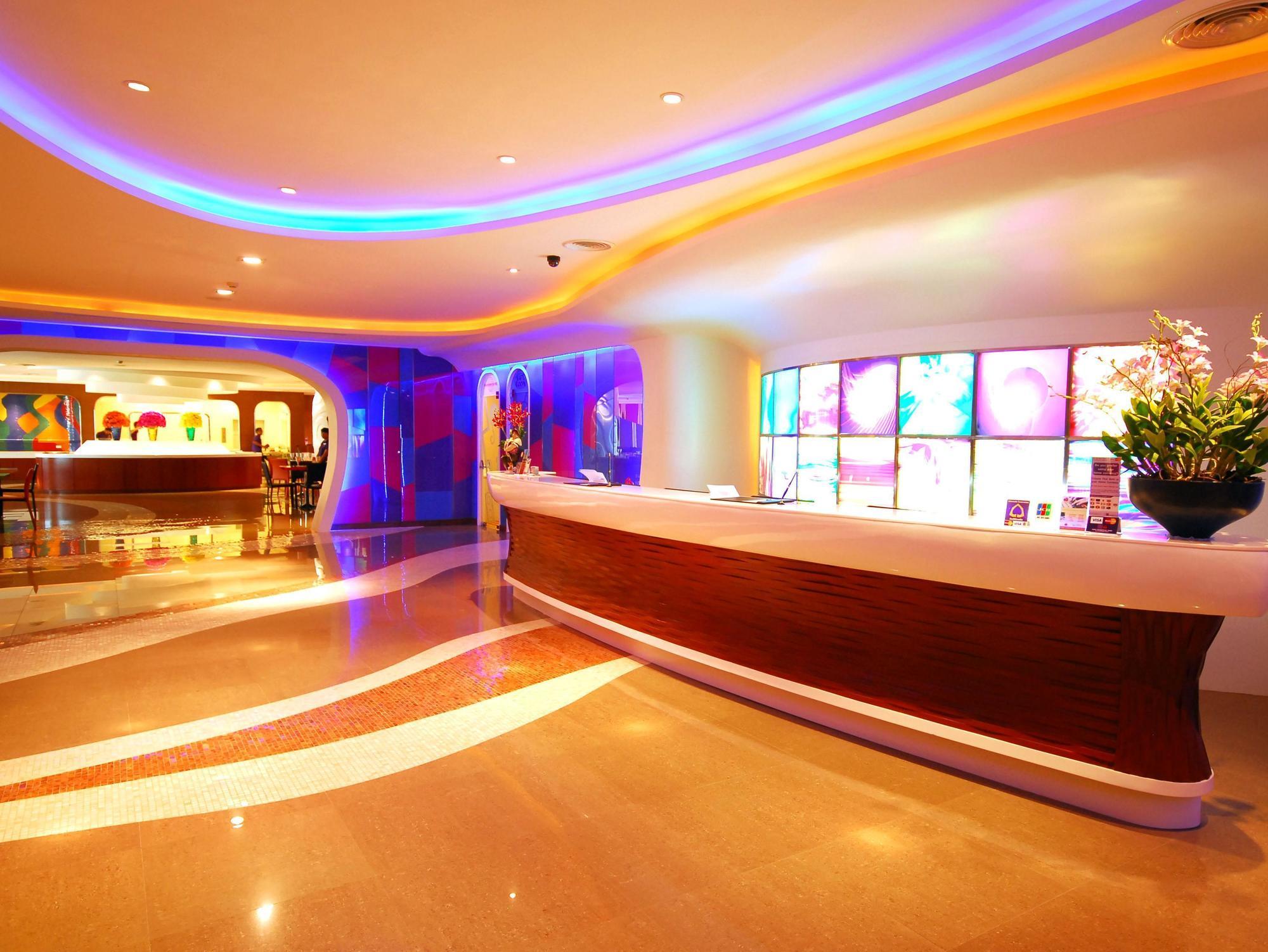Hip Hotel