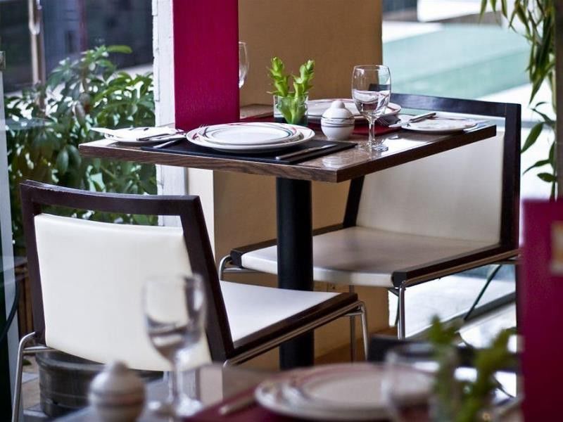 Seasons Siam Khách sạn 4*