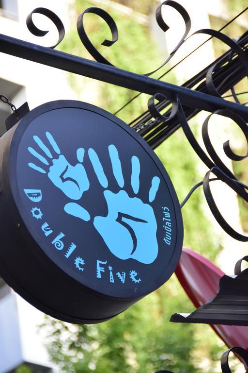 Double Five Albergue Banguecoque