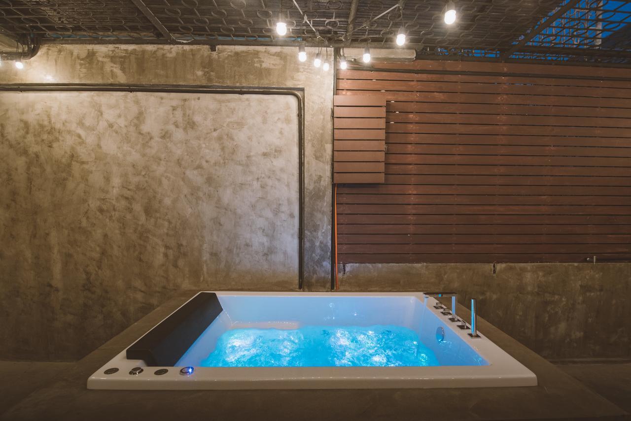 Moon House Albergue *