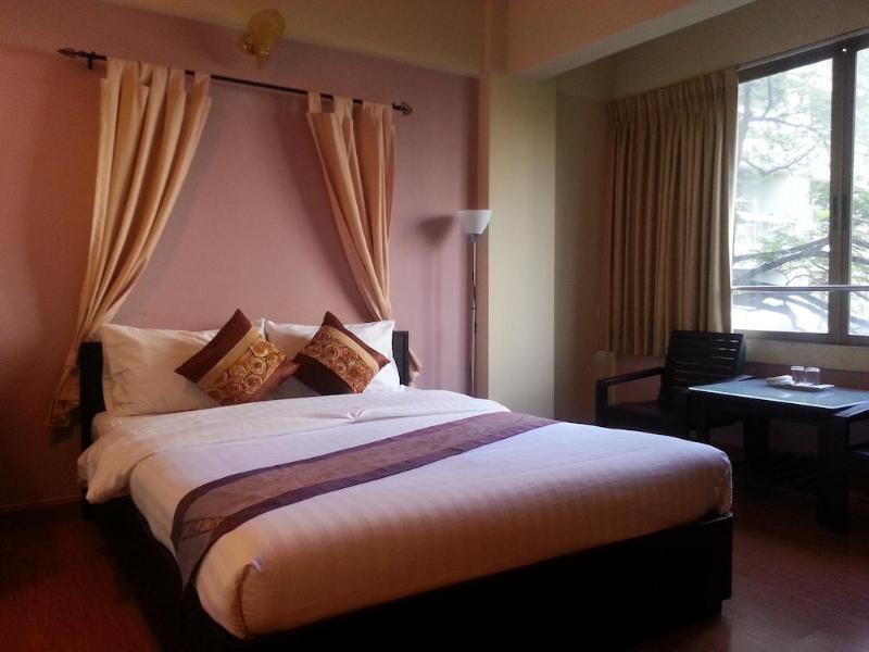 Crown Bts Nana Hotell Bangkok