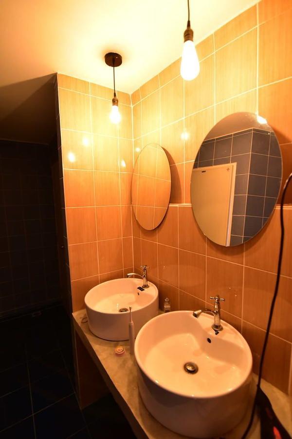 Lazy Blue House Capsulehotel 2*