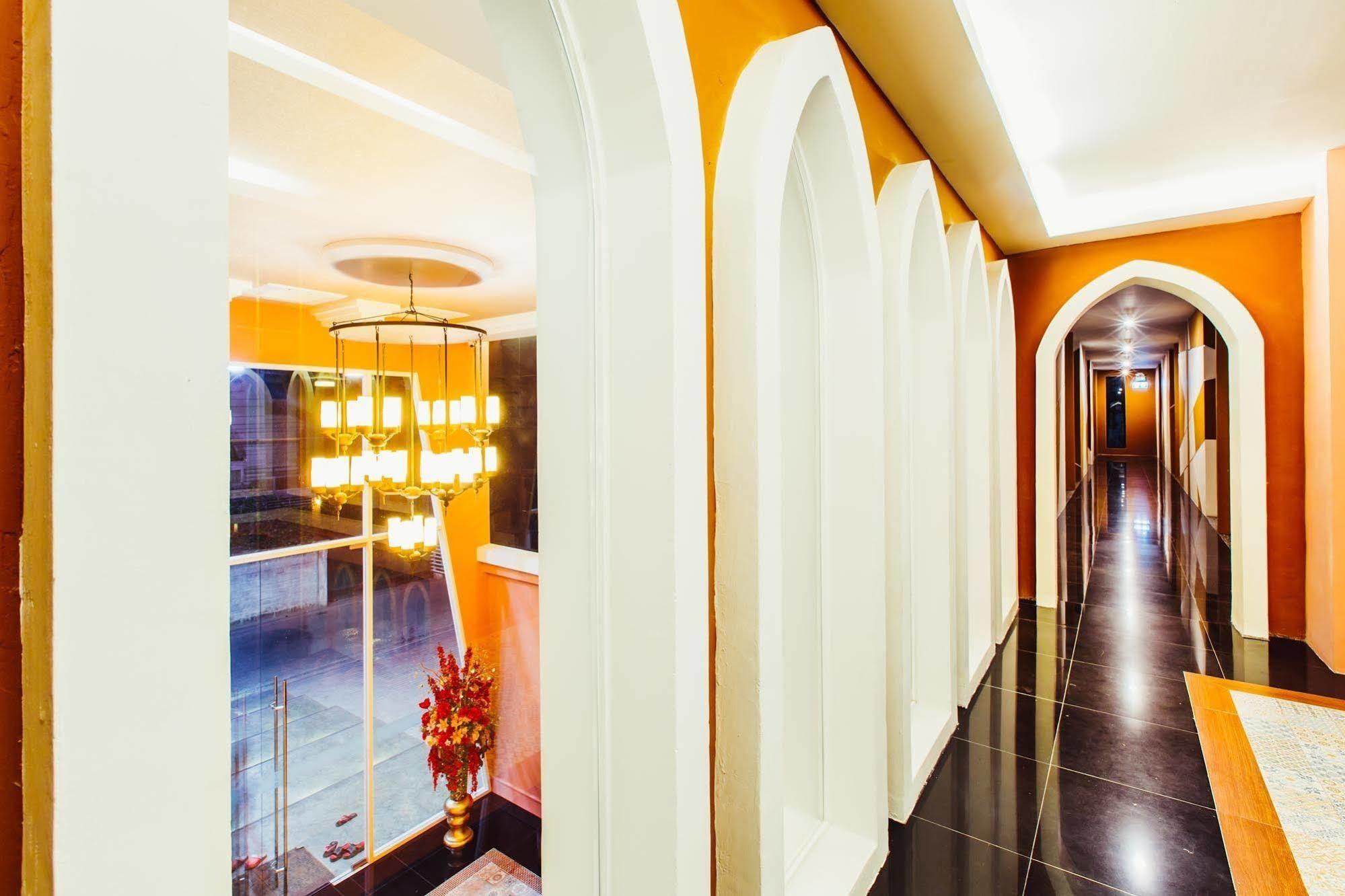 Khách sạn Baron Zotel Sha 4*
