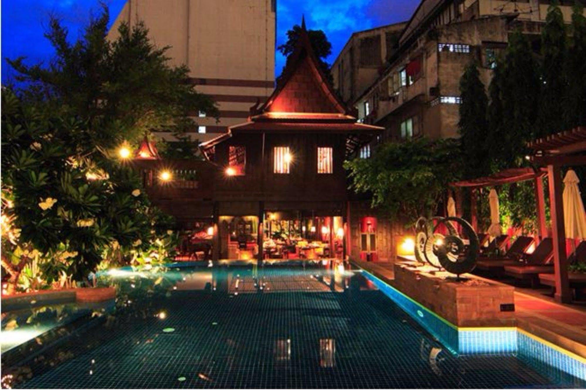 Rose Hotel