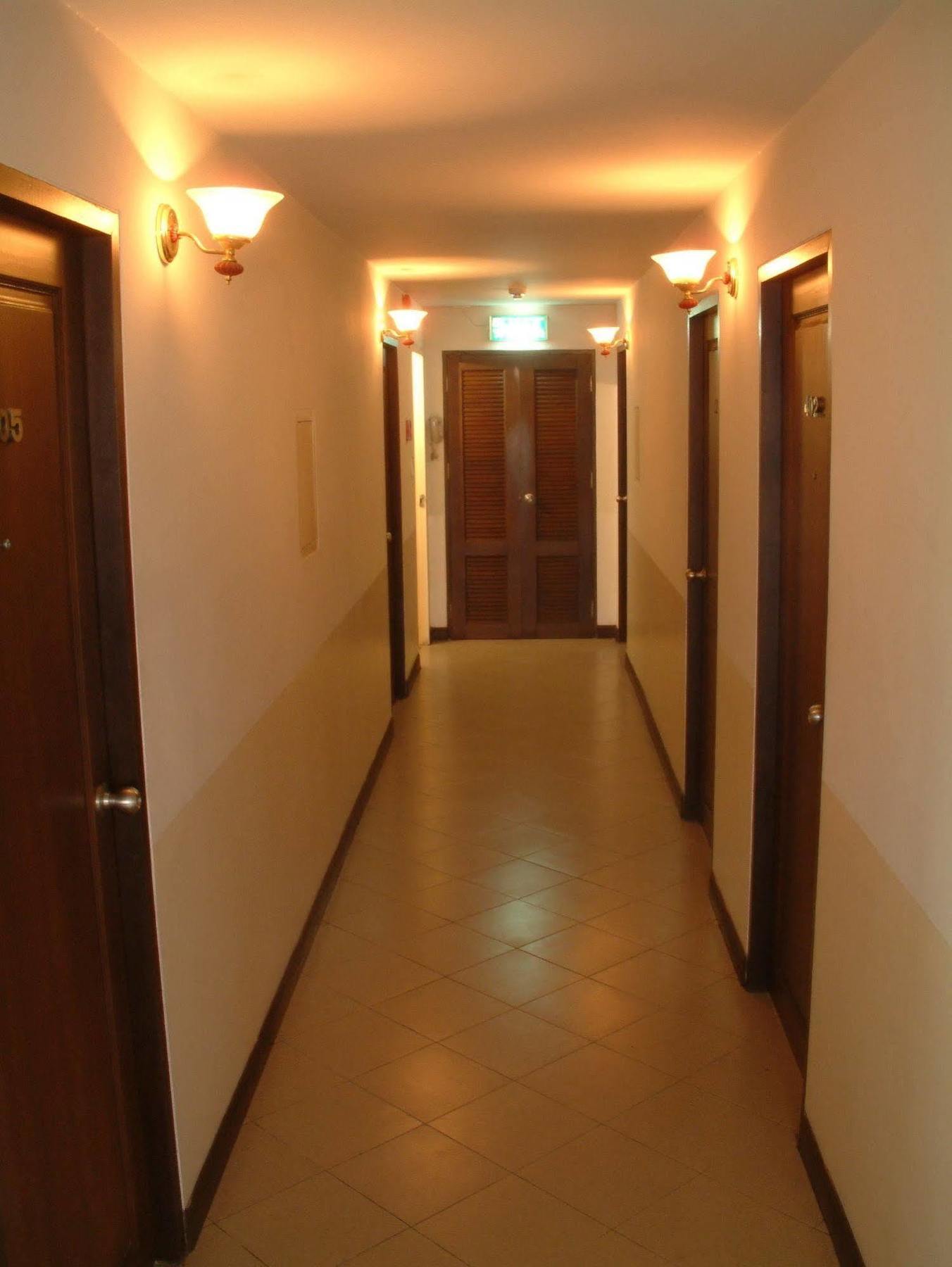 Hotel For Residencia