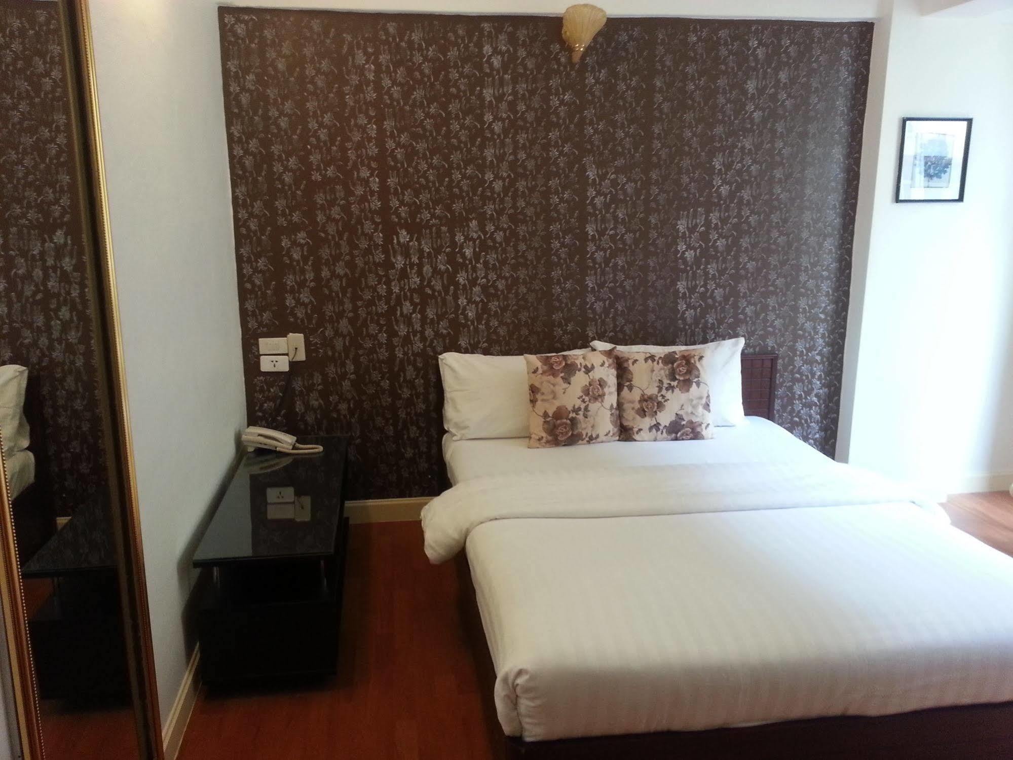 Crown Bts Nana Hotell Bangkok