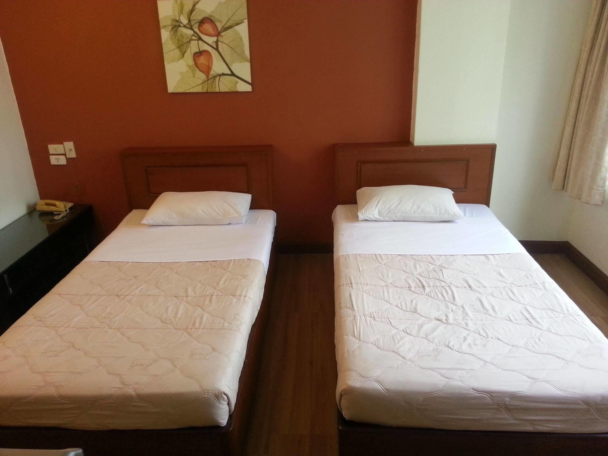 Crown Bts Nana Hotell