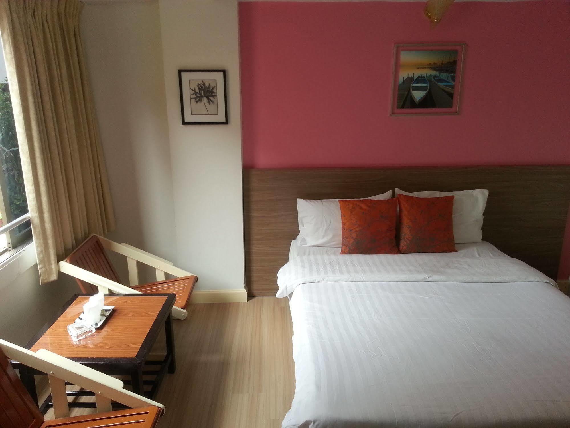 Hotell Crown Bts Nana 2*