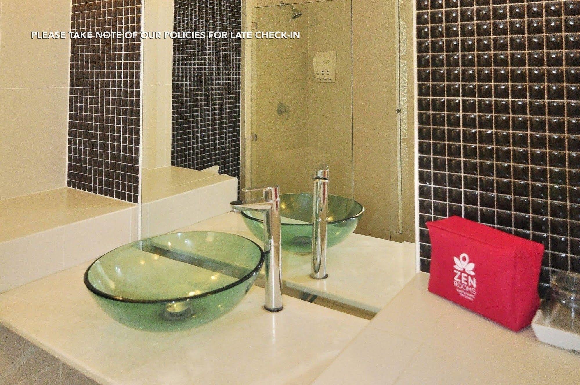Hotel Zen Rooms Panurangsri 2*