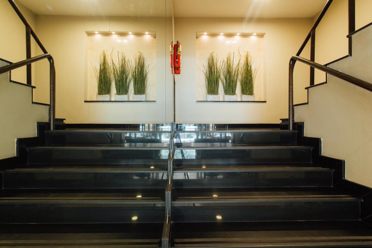 Seasons Siam Khách sạn