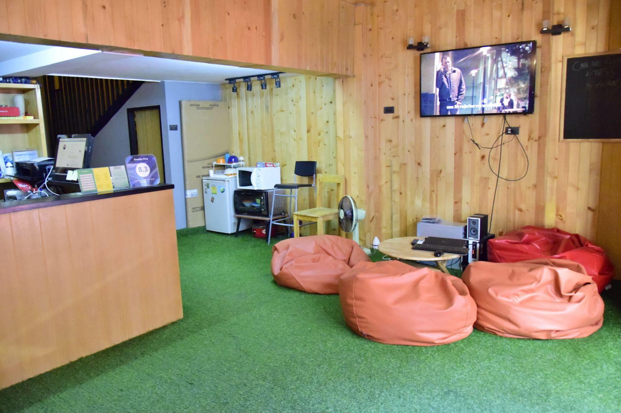 Double Five Albergue *