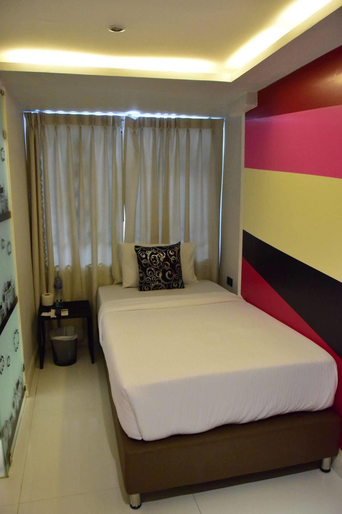 Double Five Albergue Banguecoque