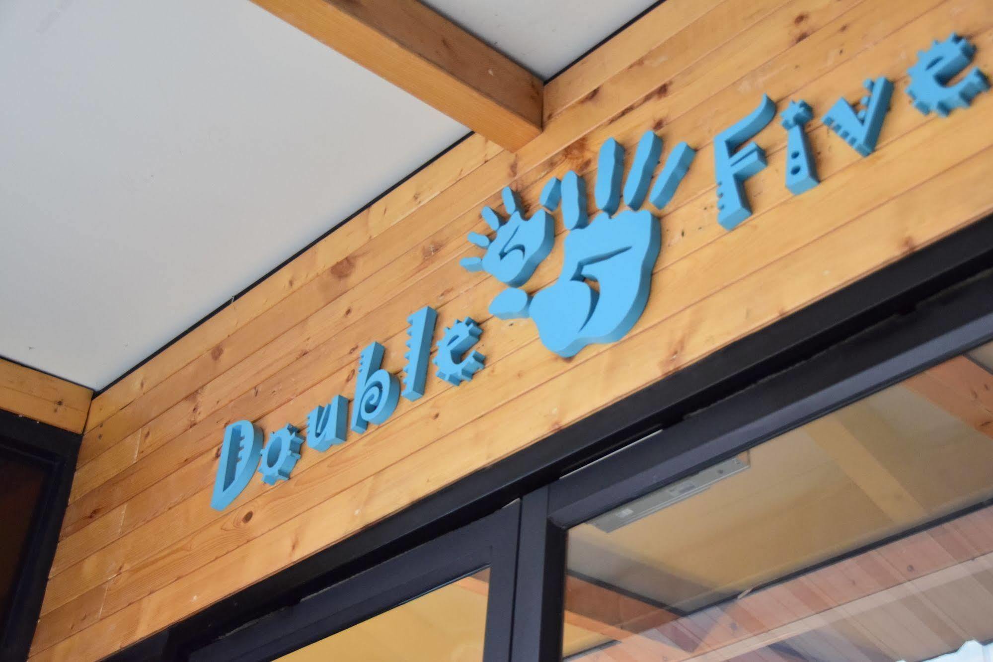 Albergue Double Five *