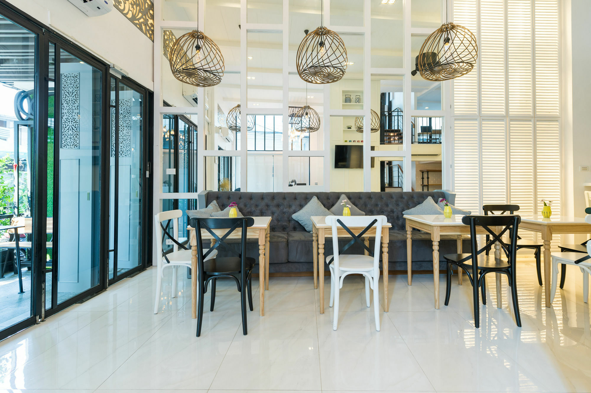 White Ivory Khách sạn