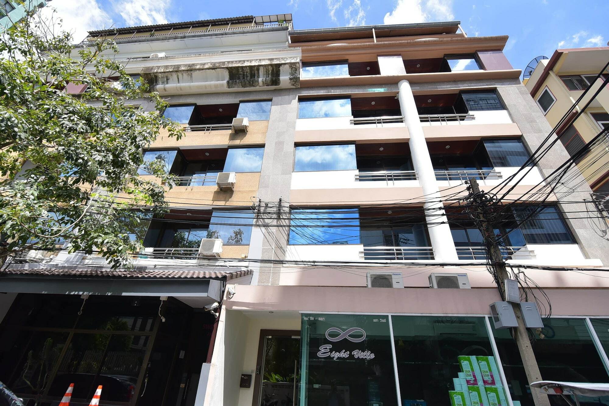 Eight Aparthotel