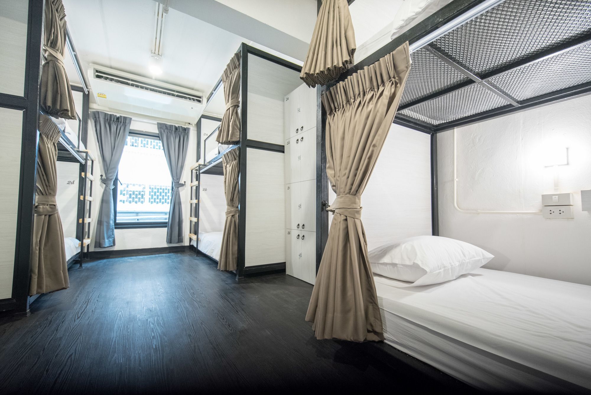 Moon House - Adults Only 2*