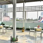Take A Rest Hotel