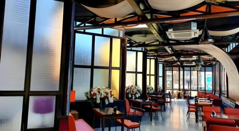 Pak Ping Ing Tang Boutique