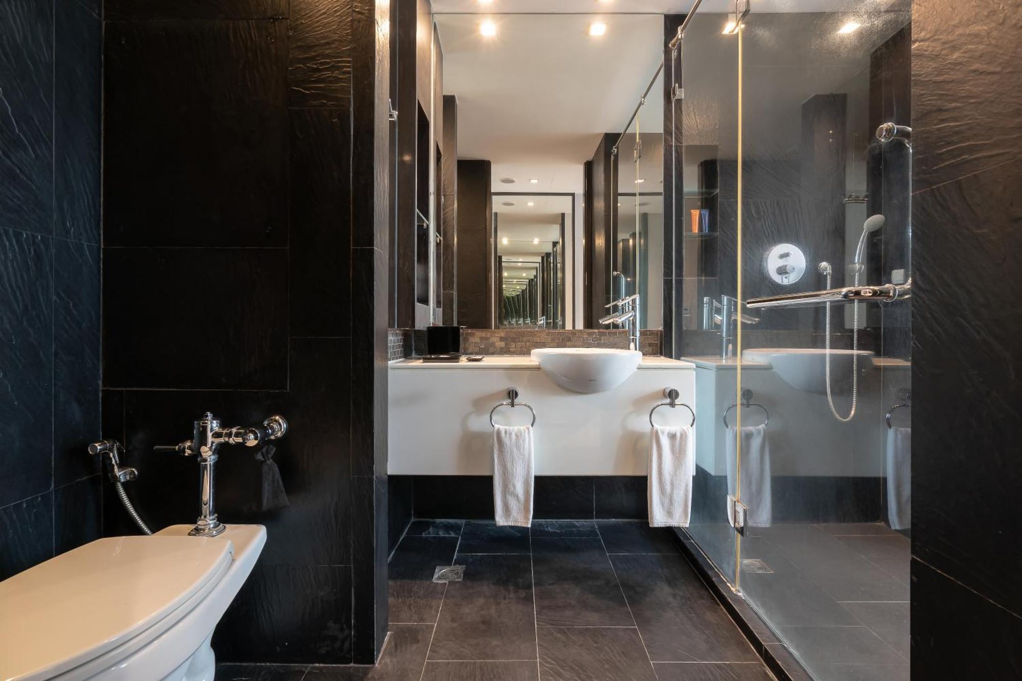 Vic 3 Hotel