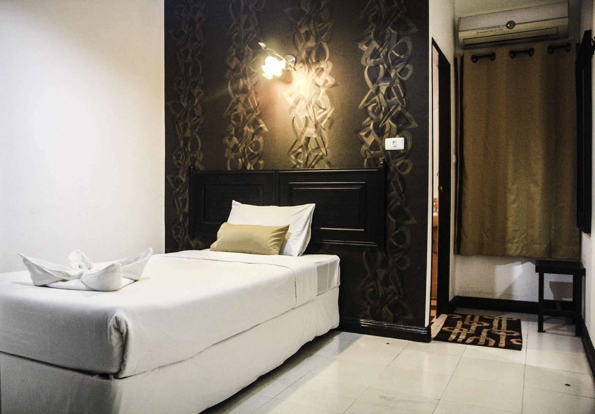 Erawan House 2* Banguecoque