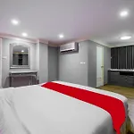 Oyo 1042 Boon\'S Residence
