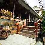 Khum Klao Teak Hut Resort