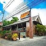 Khum Klao Teak Hut Resort