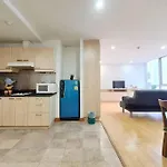 The Glass House Corner Asoke : 1Br /Wifi/Netflix