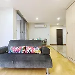 The Glass House Corner Asoke : 1Br /Wifi/Netflix