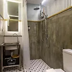 Lin Poshtel 林
