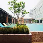 The Quarter Hualamphong By Uhg