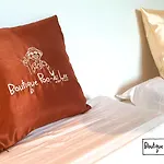 Boutique Poo-Yai Lee