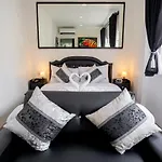 Thonglor Suites Hotel
