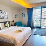 Stylish 1 Bedroom, Nice Pool,Bts Asok, Sukhumvit