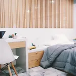 Double Studio, Private Bath, Shared Kitchen With Local Family By Pillows & Purrs