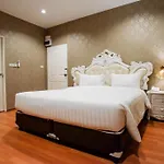 The O-Zone Airport Inn
