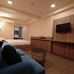 R 17 Living Hotel