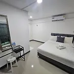 Loft 21 Apartment Romklao
