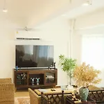 Private Full-Floor Spacious 5Br In China Town