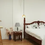 Private Full-Floor Spacious 5Br In China Town