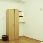 Private Full-Floor Spacious 5Br In China Town