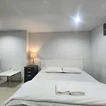 Freesia Bangphi Guest House