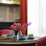 Sara\'S Hotel
