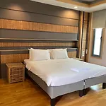 Paragon Inn