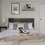 Rb7: Private House Downtown 1Min Walk To Metro